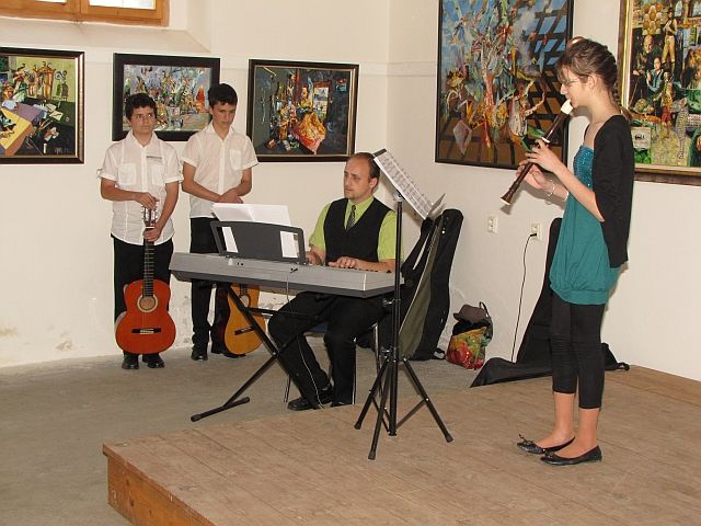 Fotogaléria Szkukálek Lajos festőművész kiállításának megnyitója 2011. 5. 12. (8) Szkukálek Lajos festőművész kiállításának megnyitója 2011. 5. 12.