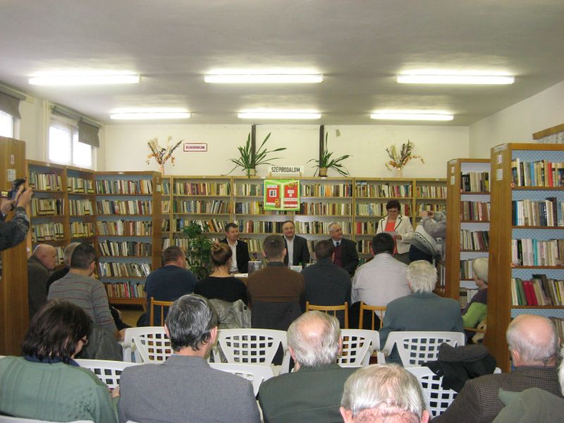 Fotogaléria Író-olvasó találkozó: Csáky Pál és Dunajszky Géza - 2012.2.15. (7) Író-olvasó találkozó: Csáky Pál és Dunajszky Géza - 2012.2.15.